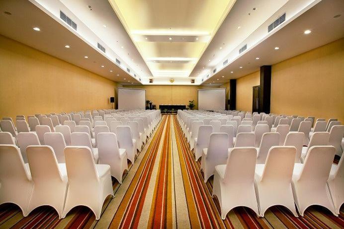 Yasmin Hotel Karawaci Tangerang Kültér fotó