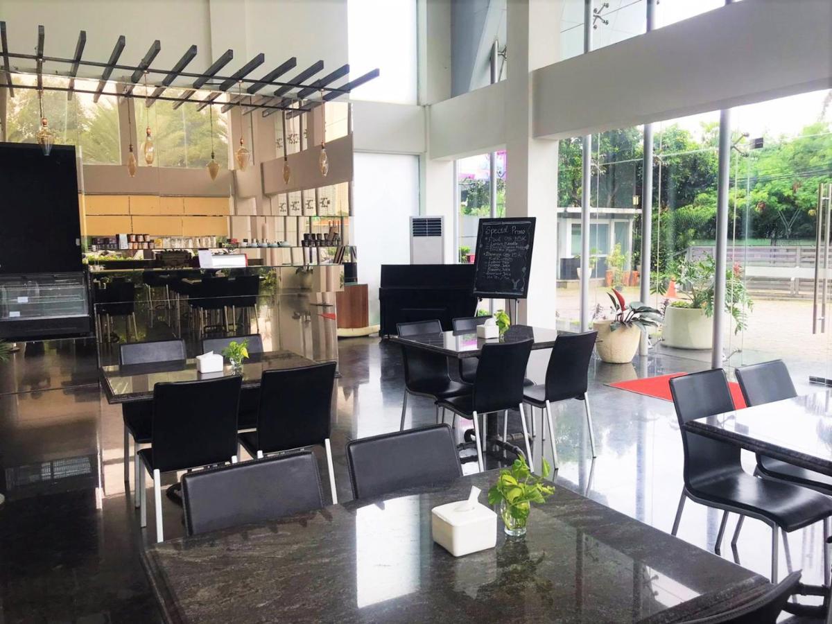 Yasmin Hotel Karawaci Tangerang Kültér fotó