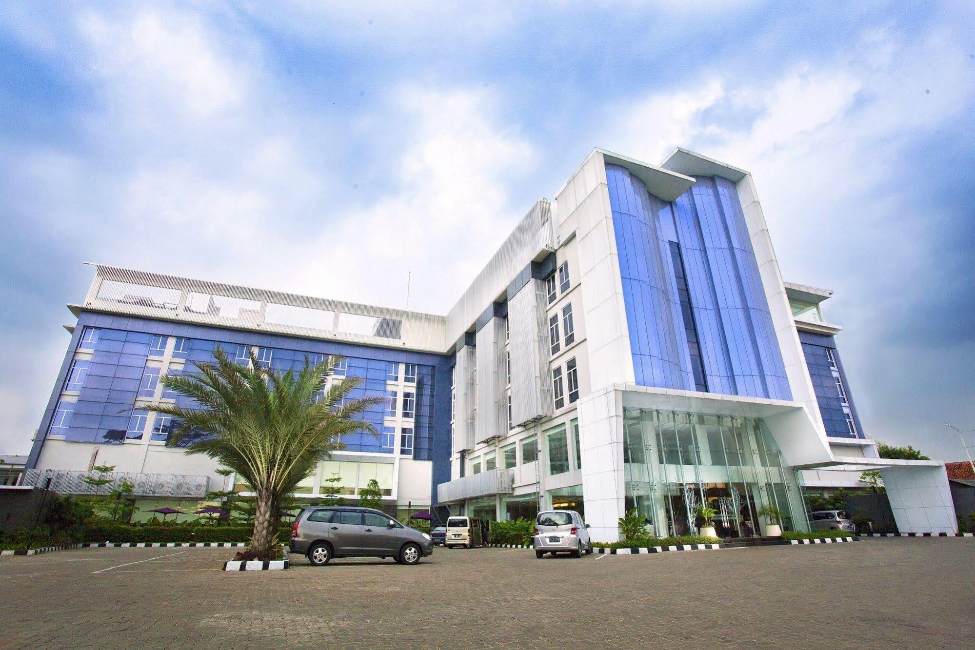 Yasmin Hotel Karawaci Tangerang Kültér fotó